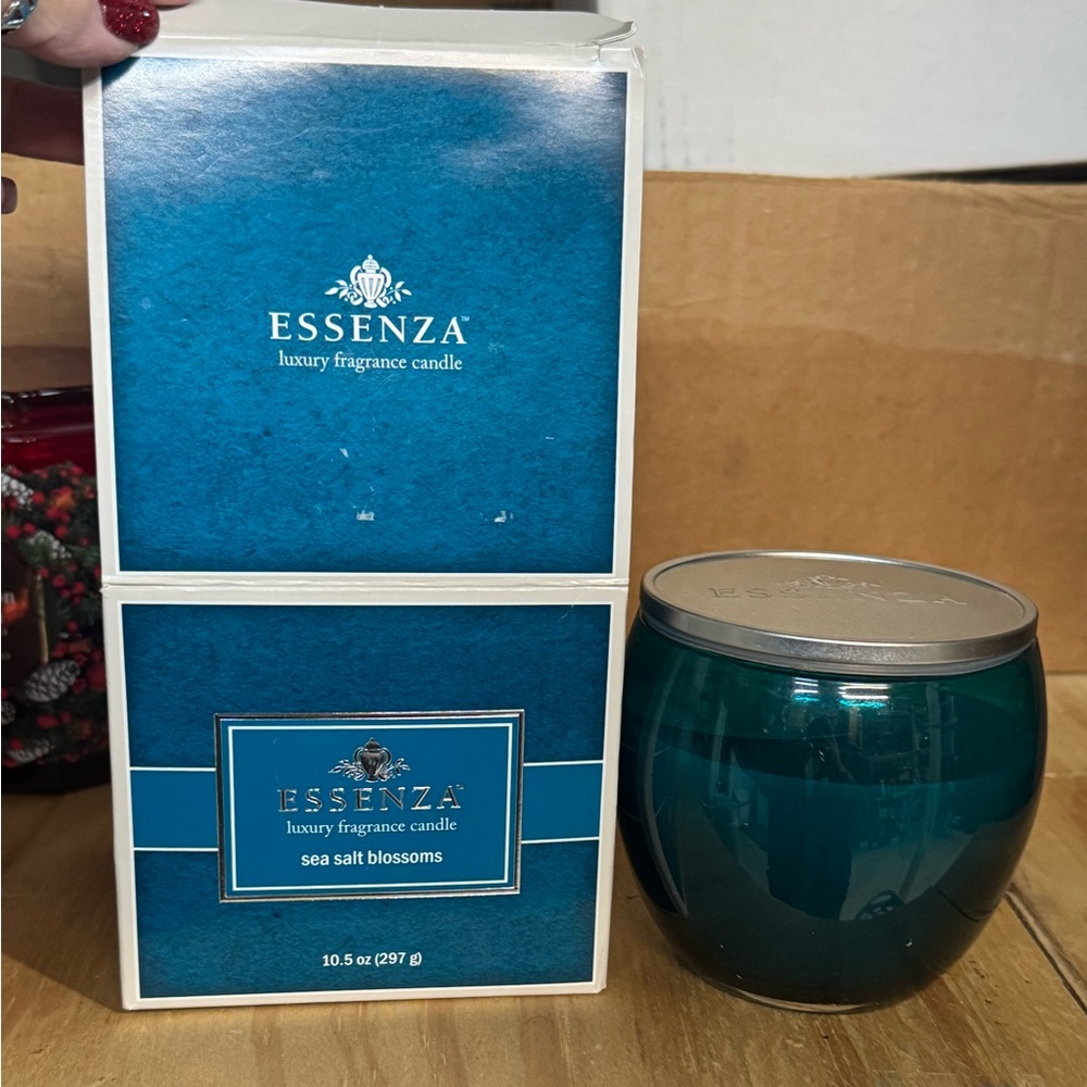 Essenza Luxury Fragrance Candle in the Sea Salt Blossoms